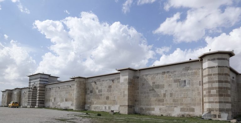 Zazadın Hanı Tömek